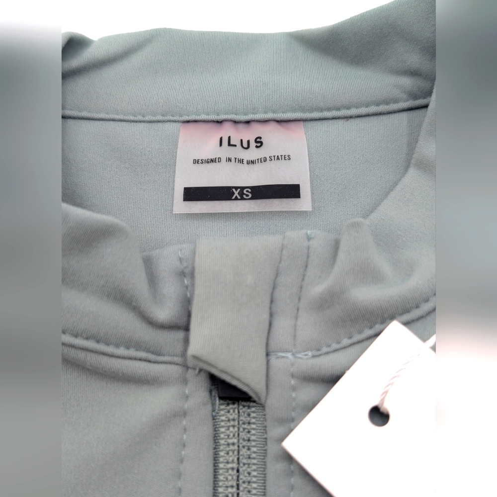 NWT ILUS Essential  Size XS Sea Foam High Neck Crop Top Front Zip It All In Bra - Picture 10 of 17